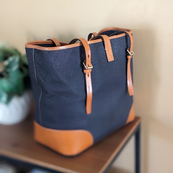 Dooney & Bourke Tote - Picture 3 of 8